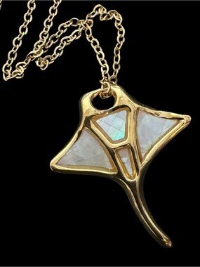 ✨Beautiful Gold Plated Manta Ray Opal Pendant Necklace